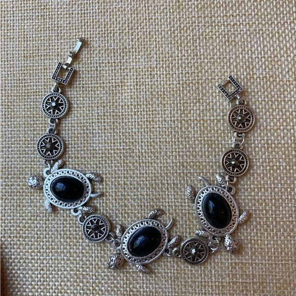 Vintage Turtle Link Bracelet‎ w/ Black Cabochon Stones - Picture 1 of 7